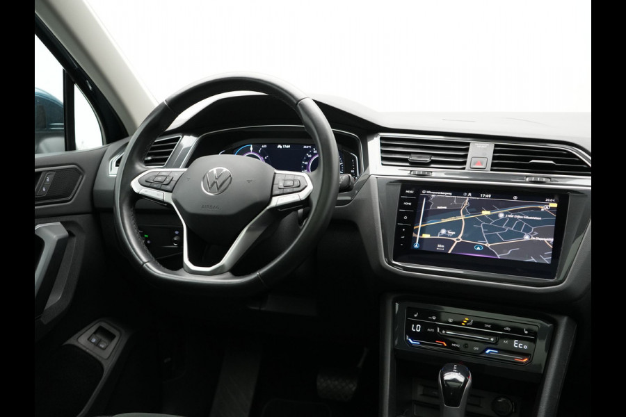 Volkswagen Tiguan 1.4 TSI eHybrid Elegance Plug in Hybrid 245pk Dealer O.H PHEV | Trekhaak Af Fabriek | Panodak | Adaptive Cruise | IQ Light | 360 Camera | Alcantara Sportstoelen Verwarmd | Keyless | Navigatie| Apple Carplay | Blis | Virtual | DAB |