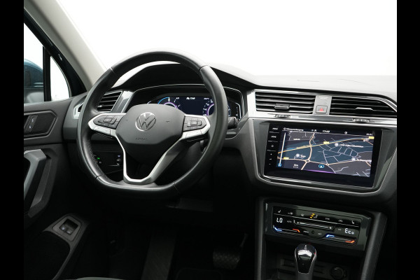Volkswagen Tiguan 1.4 TSI eHybrid Elegance Plug in Hybrid 245pk Dealer O.H PHEV | Trekhaak Af Fabriek | Panodak | Adaptive Cruise | IQ Light | 360 Camera | Alcantara Sportstoelen Verwarmd | Keyless | Navigatie| Apple Carplay | Blis | Virtual | DAB |