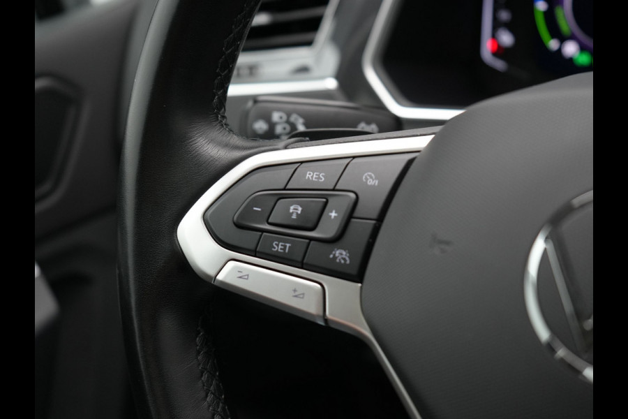 Volkswagen Tiguan 1.4 TSI eHybrid Elegance Plug in Hybrid 245pk Dealer O.H PHEV | Trekhaak Af Fabriek | Panodak | Adaptive Cruise | IQ Light | 360 Camera | Alcantara Sportstoelen Verwarmd | Keyless | Navigatie| Apple Carplay | Blis | Virtual | DAB |