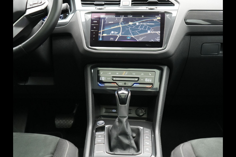 Volkswagen Tiguan 1.4 TSI eHybrid Elegance Plug in Hybrid 245pk Dealer O.H PHEV | Trekhaak Af Fabriek | Panodak | Adaptive Cruise | IQ Light | 360 Camera | Alcantara Sportstoelen Verwarmd | Keyless | Navigatie| Apple Carplay | Blis | Virtual | DAB |