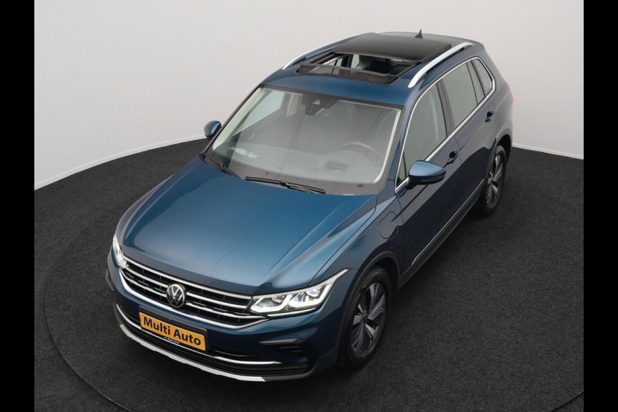 Volkswagen Tiguan 1.4 TSI eHybrid Elegance Plug in Hybrid 245pk Dealer O.H PHEV | Trekhaak Af Fabriek | Panodak | Adaptive Cruise | IQ Light | 360 Camera | Alcantara Sportstoelen Verwarmd | Keyless | Navigatie| Apple Carplay | Blis | Virtual | DAB |