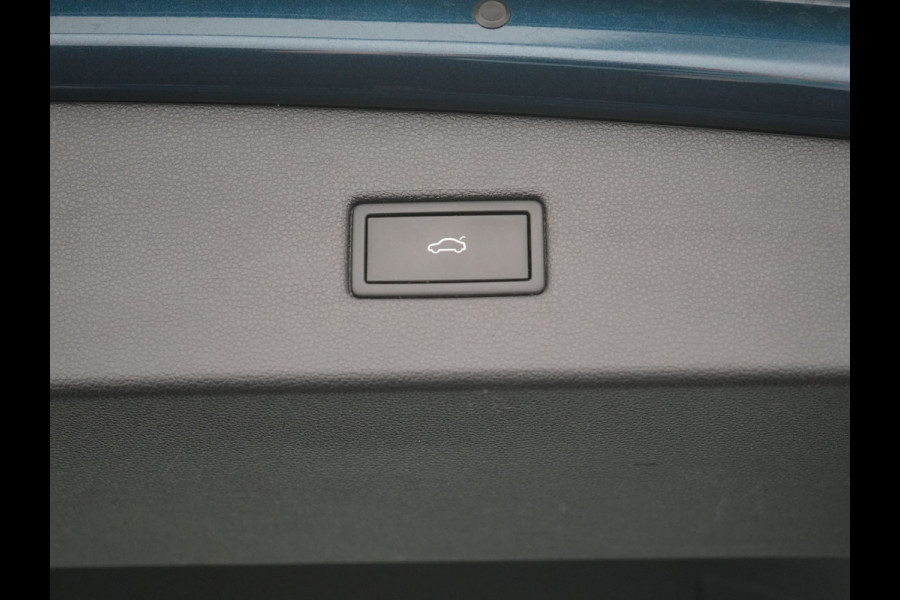 Volkswagen Tiguan 1.4 TSI eHybrid Elegance Plug in Hybrid 245pk Dealer O.H PHEV | Trekhaak Af Fabriek | Panodak | Adaptive Cruise | IQ Light | 360 Camera | Alcantara Sportstoelen Verwarmd | Keyless | Navigatie| Apple Carplay | Blis | Virtual | DAB |