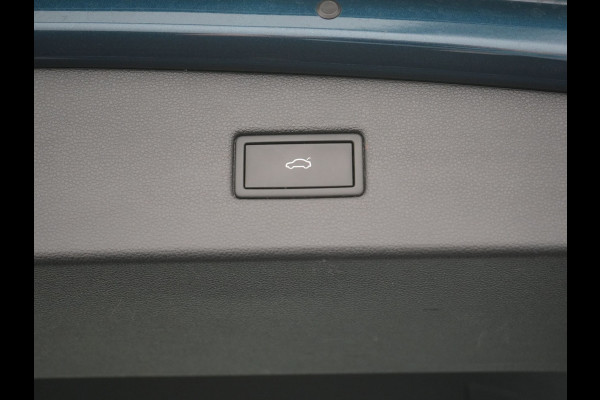 Volkswagen Tiguan 1.4 TSI eHybrid Elegance Plug in Hybrid 245pk Dealer O.H PHEV | Trekhaak Af Fabriek | Panodak | Adaptive Cruise | IQ Light | 360 Camera | Alcantara Sportstoelen Verwarmd | Keyless | Navigatie| Apple Carplay | Blis | Virtual | DAB |