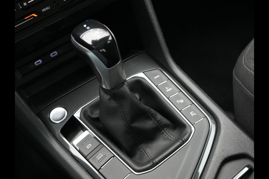 Volkswagen Tiguan 1.4 TSI eHybrid Elegance Plug in Hybrid 245pk Dealer O.H PHEV | Trekhaak Af Fabriek | Panodak | Adaptive Cruise | IQ Light | 360 Camera | Alcantara Sportstoelen Verwarmd | Keyless | Navigatie| Apple Carplay | Blis | Virtual | DAB |