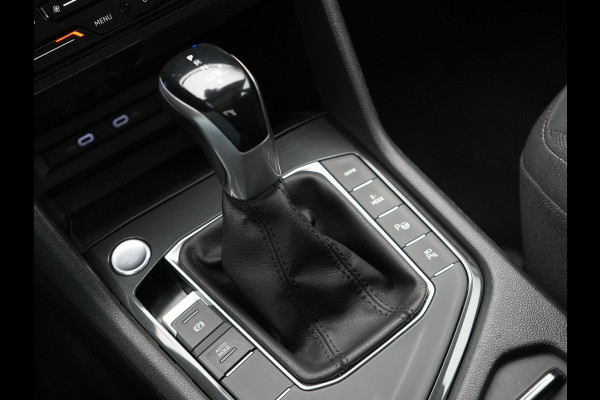 Volkswagen Tiguan 1.4 TSI eHybrid Elegance Plug in Hybrid 245pk Dealer O.H PHEV | Trekhaak Af Fabriek | Panodak | Adaptive Cruise | IQ Light | 360 Camera | Alcantara Sportstoelen Verwarmd | Keyless | Navigatie| Apple Carplay | Blis | Virtual | DAB |