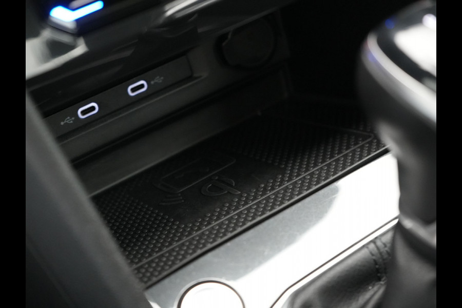 Volkswagen Tiguan 1.4 TSI eHybrid Elegance Plug in Hybrid 245pk Dealer O.H PHEV | Trekhaak Af Fabriek | Panodak | Adaptive Cruise | IQ Light | 360 Camera | Alcantara Sportstoelen Verwarmd | Keyless | Navigatie| Apple Carplay | Blis | Virtual | DAB |