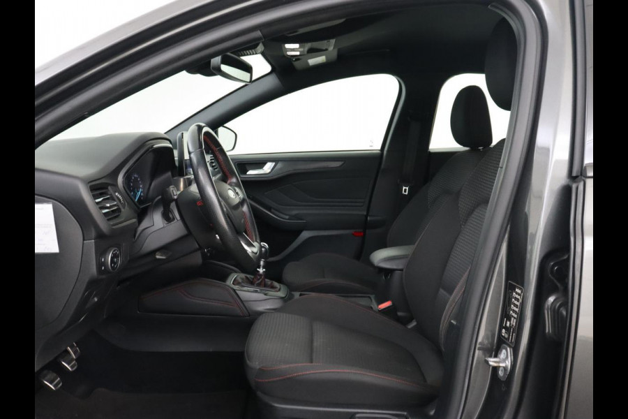 Ford Focus 1.5 EcoBoost ST Line | Stoel & stuurverwarming | Adaptive cruise | Trekhaak | Carplay | Keyless | Climate control | Navigatie | Full LED | Parkeerhulp