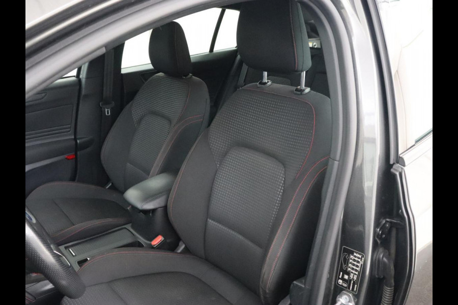 Ford Focus 1.5 EcoBoost ST Line | Stoel & stuurverwarming | Adaptive cruise | Trekhaak | Carplay | Keyless | Climate control | Navigatie | Full LED | Parkeerhulp