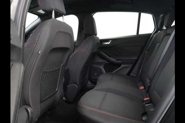 Ford Focus 1.5 EcoBoost ST Line | Stoel & stuurverwarming | Adaptive cruise | Trekhaak | Carplay | Keyless | Climate control | Navigatie | Full LED | Parkeerhulp