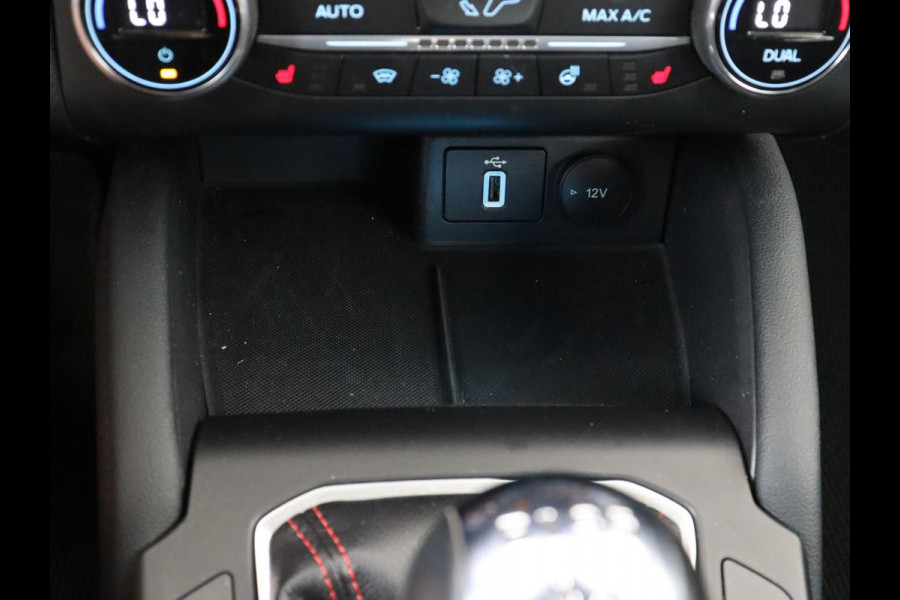 Ford Focus 1.5 EcoBoost ST Line | Stoel & stuurverwarming | Adaptive cruise | Trekhaak | Carplay | Keyless | Climate control | Navigatie | Full LED | Parkeerhulp