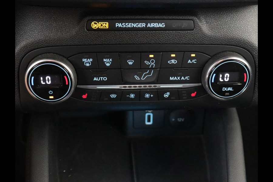 Ford Focus 1.5 EcoBoost ST Line | Stoel & stuurverwarming | Adaptive cruise | Trekhaak | Carplay | Keyless | Climate control | Navigatie | Full LED | Parkeerhulp