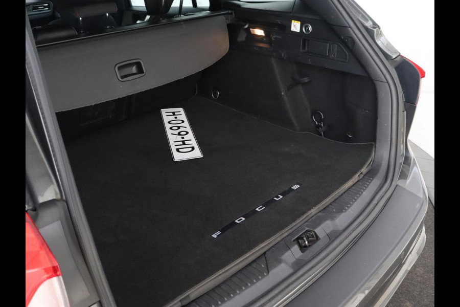 Ford Focus 1.5 EcoBoost ST Line | Stoel & stuurverwarming | Adaptive cruise | Trekhaak | Carplay | Keyless | Climate control | Navigatie | Full LED | Parkeerhulp