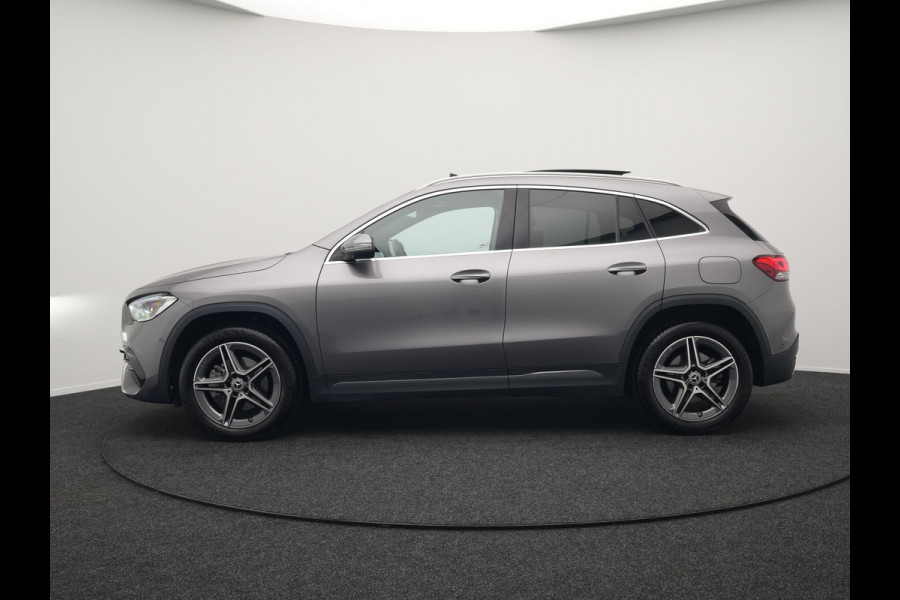 Mercedes-Benz GLA 250 e AMG Line Plug in Hybrid 218pk Dealer O.H | PHEV | Trekhaak af Fabriek | Panodak | Head Up| Adaptive Cruise | Apple Carplay | 360 camera | Sfeerverlichting | Lederen Sportstoelen Verwarmd | Widescreen Display | Navigatie | DAB |
