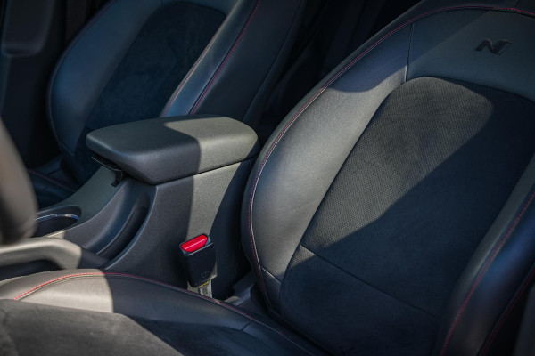 Hyundai Kona 1.0 T-GDI 1.6 T N-Line Camera Stoelvent. Stuurverw DAB+ Navigatie Keyless 200pk!