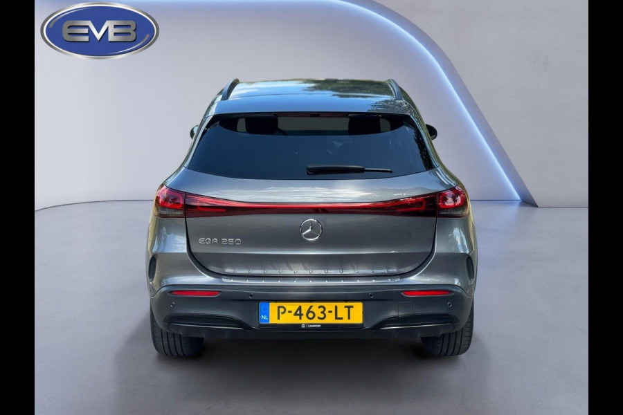 Mercedes-Benz EQA 250 AMG Line 67 kWh, electrisch bedienbare trekhaak,sfeerverlichting,vele opties, dealer onderhouden