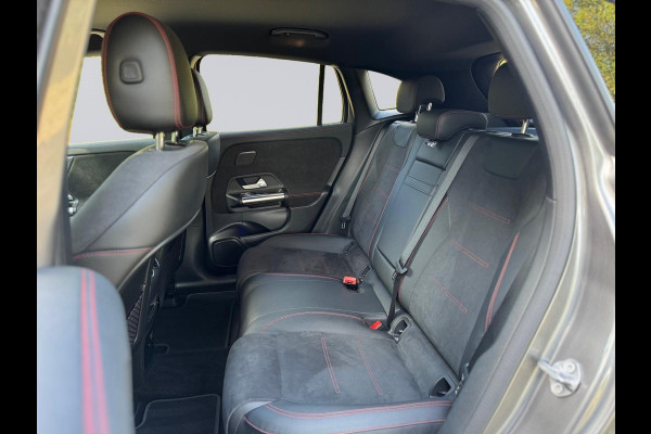 Mercedes-Benz EQA 250 AMG Line 67 kWh, electrisch bedienbare trekhaak,sfeerverlichting,vele opties, dealer onderhouden