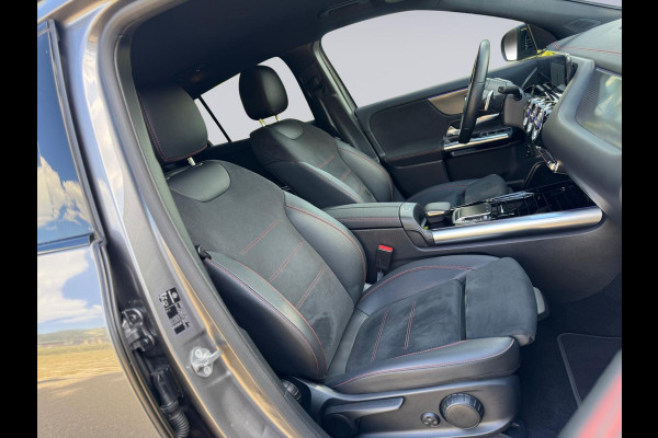 Mercedes-Benz EQA 250 AMG Line 67 kWh, electrisch bedienbare trekhaak,sfeerverlichting,vele opties, dealer onderhouden
