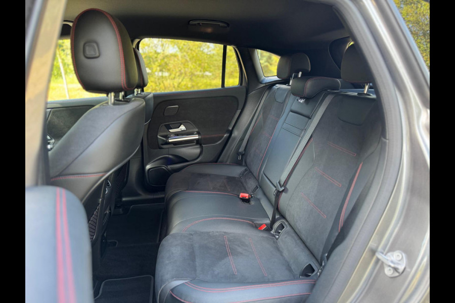 Mercedes-Benz EQA 250 AMG Line 67 kWh, electrisch bedienbare trekhaak,sfeerverlichting,vele opties, dealer onderhouden