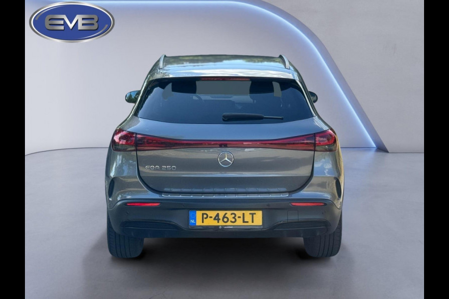 Mercedes-Benz EQA 250 AMG Line 67 kWh, electrisch bedienbare trekhaak,sfeerverlichting,vele opties, dealer onderhouden