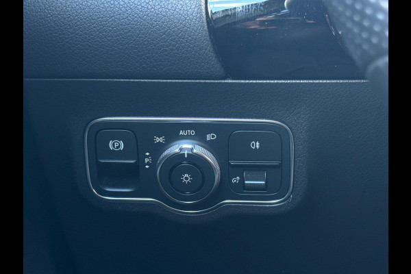 Mercedes-Benz EQA 250 AMG Line 67 kWh, electrisch bedienbare trekhaak,sfeerverlichting,vele opties, dealer onderhouden