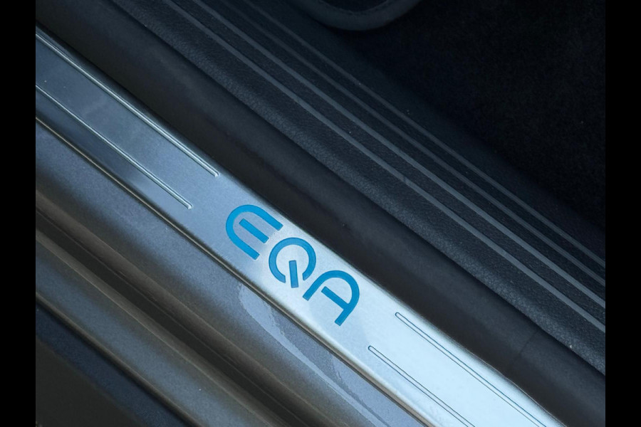 Mercedes-Benz EQA 250 AMG Line 67 kWh, electrisch bedienbare trekhaak,sfeerverlichting,vele opties, dealer onderhouden