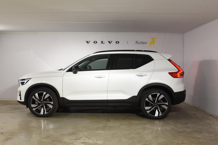 Volvo XC40 B4 211PK Automaat Ultimate Dark / Adaptieve Cruisecontrol / Elektr. schuifdak / Leer / Stoelverwarming / Stuurverwarming / Elektrische Stoelen / Elektr. achterklep / Harman Kardon / 360 graden camera /20" velgen / Verwarmbare voorruit