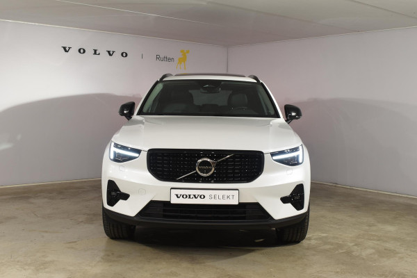 Volvo XC40 B4 211PK Automaat Ultimate Dark / Adaptieve Cruisecontrol / Elektr. schuifdak / Leer / Stoelverwarming / Stuurverwarming / Elektrische Stoelen / Elektr. achterklep / Harman Kardon / 360 graden camera /20" velgen / Verwarmbare voorruit