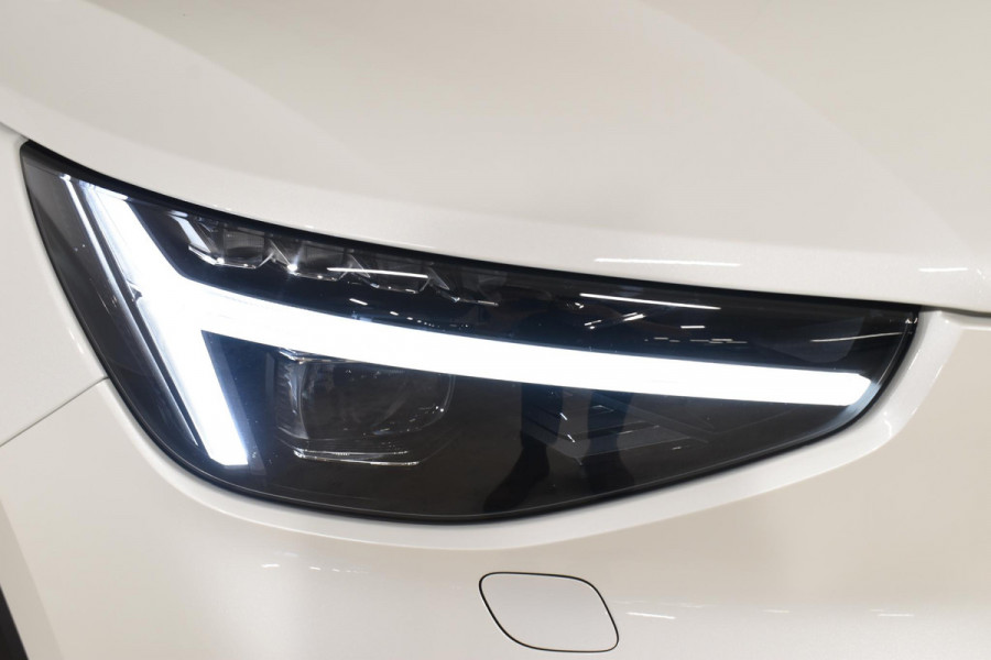 Volvo XC40 B4 211PK Automaat Ultimate Dark / Adaptieve Cruisecontrol / Elektr. schuifdak / Leer / Stoelverwarming / Stuurverwarming / Elektrische Stoelen / Elektr. achterklep / Harman Kardon / 360 graden camera /20" velgen / Verwarmbare voorruit
