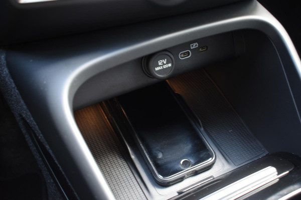 Volvo XC40 B4 211PK Automaat Ultimate Dark / Adaptieve Cruisecontrol / Elektr. schuifdak / Leer / Stoelverwarming / Stuurverwarming / Elektrische Stoelen / Elektr. achterklep / Harman Kardon / 360 graden camera /20" velgen / Verwarmbare voorruit