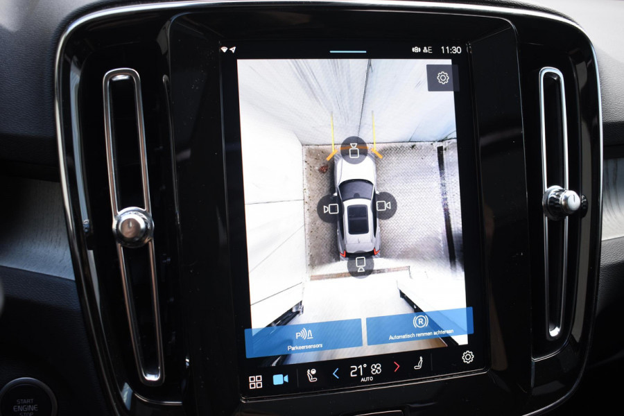 Volvo XC40 B4 211PK Automaat Ultimate Dark / Adaptieve Cruisecontrol / Elektr. schuifdak / Leer / Stoelverwarming / Stuurverwarming / Elektrische Stoelen / Elektr. achterklep / Harman Kardon / 360 graden camera /20" velgen / Verwarmbare voorruit