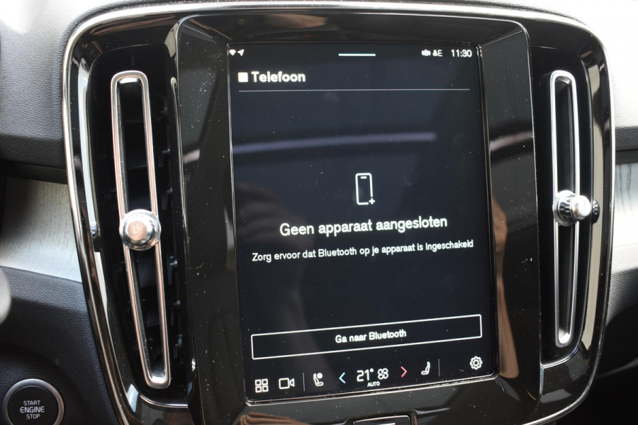 Volvo XC40 B4 211PK Automaat Ultimate Dark / Adaptieve Cruisecontrol / Elektr. schuifdak / Leer / Stoelverwarming / Stuurverwarming / Elektrische Stoelen / Elektr. achterklep / Harman Kardon / 360 graden camera /20" velgen / Verwarmbare voorruit