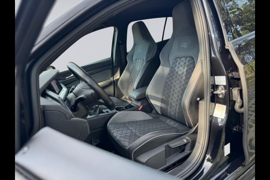 Volkswagen Golf 1.5 TSI R-Line interieur en extrieur, vele opties, achteruitrijcamera, NL auto met nationale auto pas