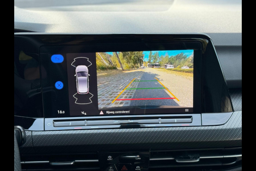 Volkswagen Golf 1.5 TSI R-Line interieur en extrieur, vele opties, achteruitrijcamera, NL auto met nationale auto pas