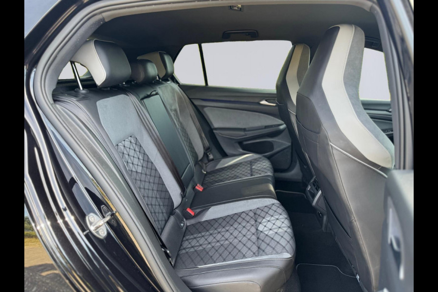 Volkswagen Golf 1.5 TSI R-Line interieur en extrieur, vele opties, achteruitrijcamera, NL auto met nationale auto pas