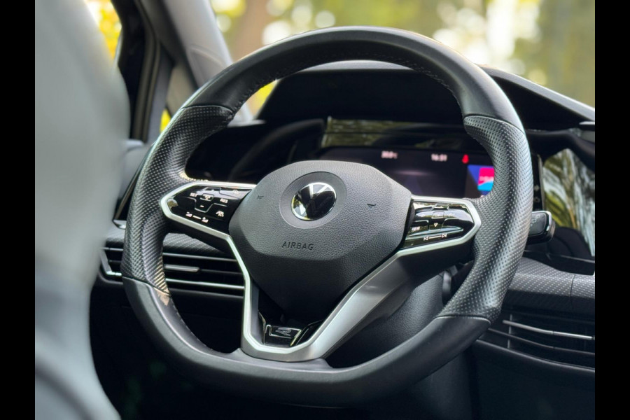 Volkswagen Golf 1.5 TSI R-Line interieur en extrieur, vele opties, achteruitrijcamera, NL auto met nationale auto pas