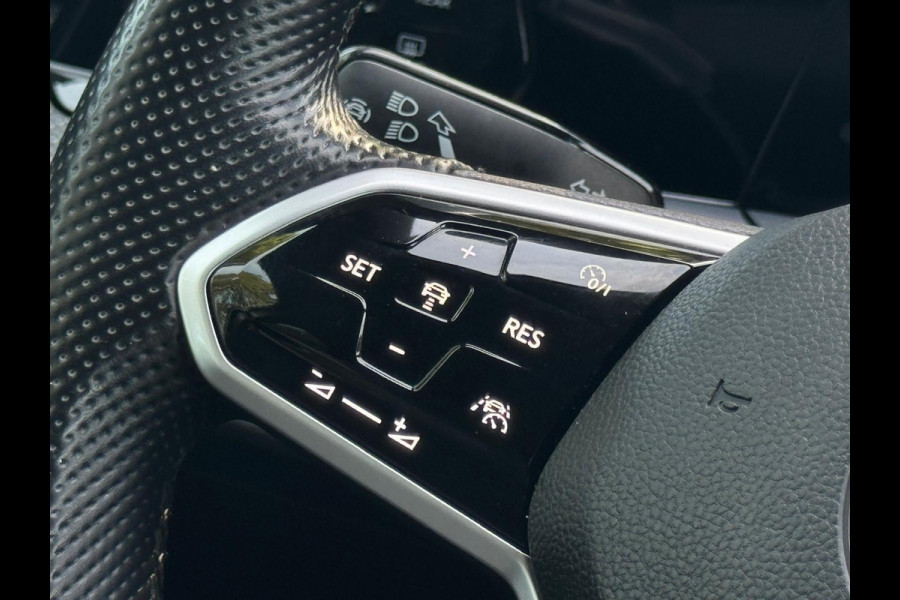 Volkswagen Golf 1.5 TSI R-Line interieur en extrieur, vele opties, achteruitrijcamera, NL auto met nationale auto pas
