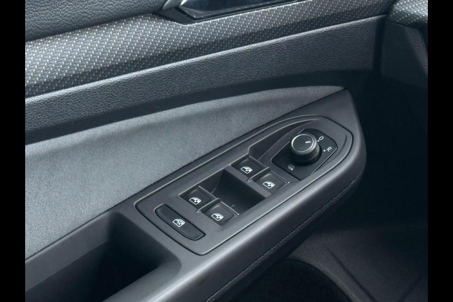 Volkswagen Golf 1.5 TSI R-Line interieur en extrieur, vele opties, achteruitrijcamera, NL auto met nationale auto pas
