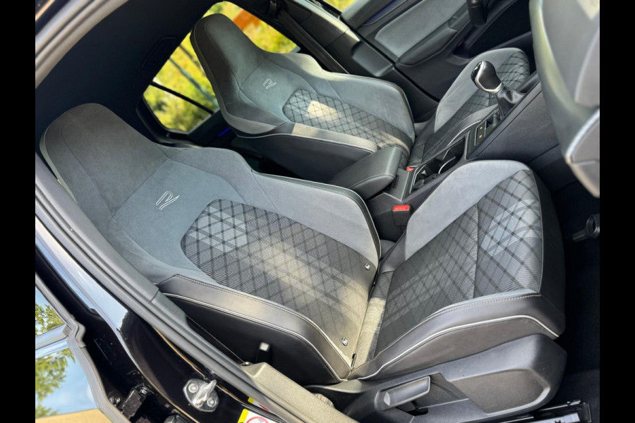 Volkswagen Golf 1.5 TSI R-Line interieur en extrieur, vele opties, achteruitrijcamera, NL auto met nationale auto pas