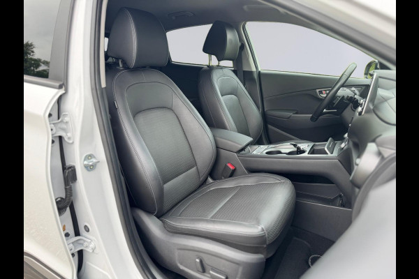 Hyundai Kona EV Premium 64 kWh, 31000 km, parelmoer, achteruitrijcamera, vele opties, leder,NL auto met nap