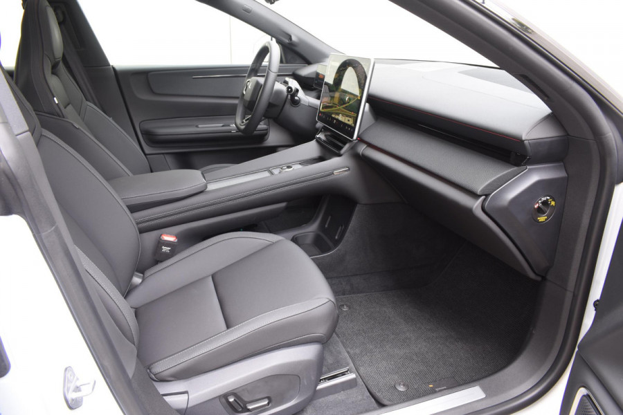 Volvo XC40 B4 211PK Automaat Plus Dark / Harman Kardon / Donker getint glas / Elektrisch bedienbare stoelen / 19''velgen / Driver assist / Microtech Nubuck / Camera achter