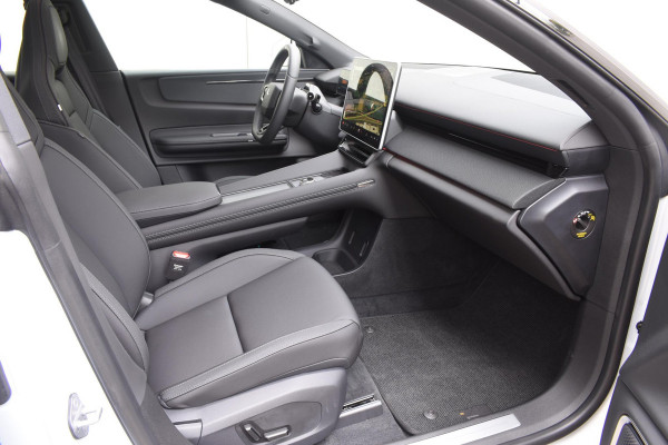 Volvo XC40 B4 211PK Automaat Plus Dark / Harman Kardon / Donker getint glas / Elektrisch bedienbare stoelen / 19''velgen / Driver assist / Microtech Nubuck / Camera achter