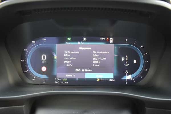 Volvo XC40 B4 211PK Automaat Plus Dark / Harman Kardon / Donker getint glas / Elektrisch bedienbare stoelen / 19''velgen / Driver assist / Microtech Nubuck / Camera achter