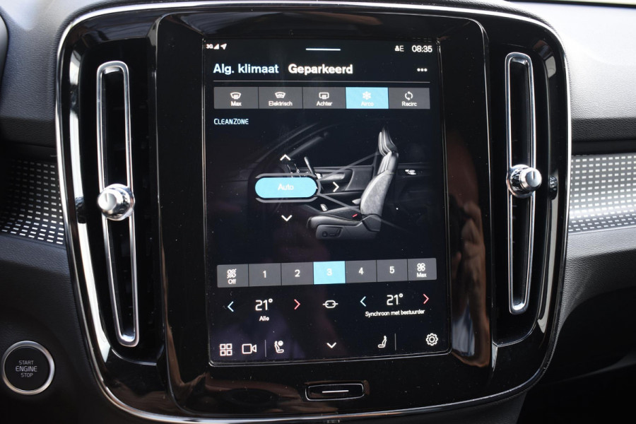 Volvo XC40 B4 211PK Automaat Plus Dark / Harman Kardon / Donker getint glas / Elektrisch bedienbare stoelen / 19''velgen / Driver assist / Microtech Nubuck / Camera achter