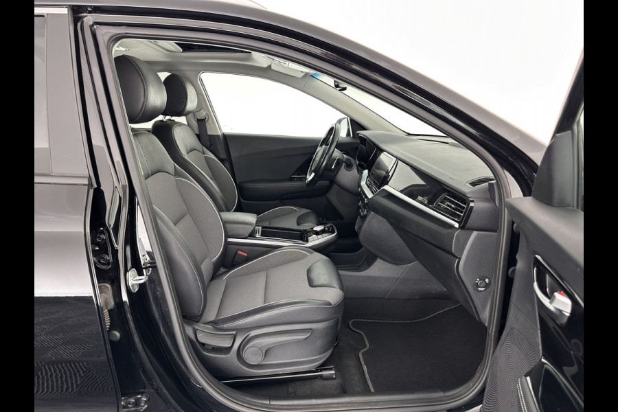 Kia e-Niro DynamicPlusLine 64 kWh { SOH-100% } (INCL-BTW) Aut.*PANO | LEATHER-FABRIC | FULL-LED | NAVI-FULLMAP | DAB+ | ADAPT.CRUISE | CAMERA | HEATED-COMFORTSEATS | KEYLESS | DIGI-COCKPIT | SHIFT-PADDLES | CARPLAY | LANE-ASSIST | 17"ALU*