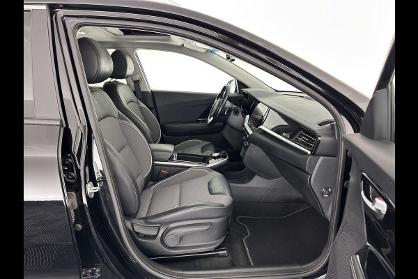 Kia e-Niro DynamicPlusLine 64 kWh { SOH-100% } (INCL-BTW) Aut.*PANO | LEATHER-FABRIC | FULL-LED | NAVI-FULLMAP | DAB+ | ADAPT.CRUISE | CAMERA | HEATED-COMFORTSEATS | KEYLESS | DIGI-COCKPIT | SHIFT-PADDLES | CARPLAY | LANE-ASSIST | 17"ALU*