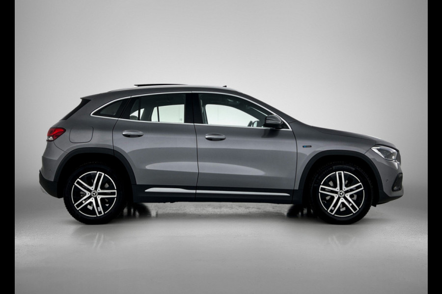 Mercedes-Benz GLA 250 e Business Solution Luxury Limited | Panoramadak | Trekhaak | Navigatie | Alarm | Parking support | Elect bed. voorstoelen met memory | Inclusief 24 maanden MB Certified garantie voor Europa.