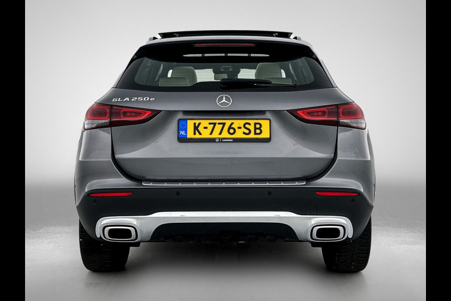 Mercedes-Benz GLA 250 e Business Solution Luxury Limited | Panoramadak | Trekhaak | Navigatie | Alarm | Parking support | Elect bed. voorstoelen met memory | Inclusief 24 maanden MB Certified garantie voor Europa.