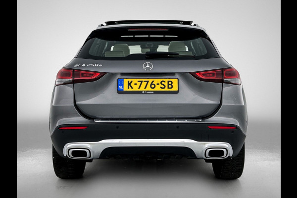 Mercedes-Benz GLA 250 e Business Solution Luxury Limited | Panoramadak | Trekhaak | Navigatie | Alarm | Parking support | Elect bed. voorstoelen met memory | Inclusief 24 maanden MB Certified garantie voor Europa.