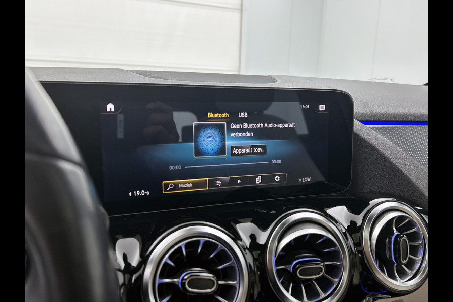 Mercedes-Benz GLA 250 e Business Solution Luxury Limited | Panoramadak | Trekhaak | Navigatie | Alarm | Parking support | Elect bed. voorstoelen met memory | Inclusief 24 maanden MB Certified garantie voor Europa.
