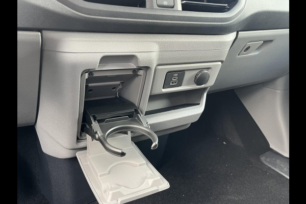 Ford Transit Custom 320 2.5 PHEV L2H1 Limited DC | 233pk | Dubbele Cabine | Dubbele zijschuifdeur | 12-weg verstel- en verwarmbare AGR Stoelen | Inklapbare trekhaak | 17 inch lichtmetalen velgen | Driver Assistance Pack Premium  | Verwarmbaar stuurwiel | Bekleding zijwand en achterdeuren (volledig) | PRIJS EX. BTW INCL. BPM